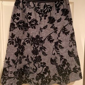 Beautiful Grey/Black Ann Taylor Skirt. Excellent condition. Gently worn.